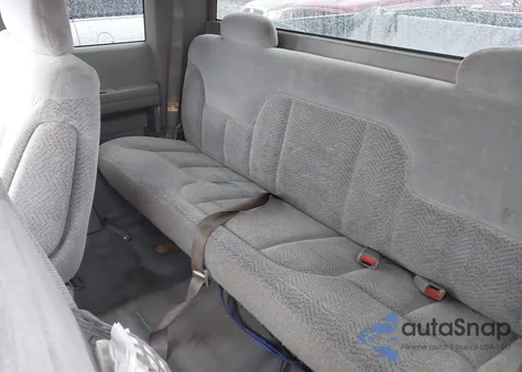 1998 Chevrolet C1500 Fleetside из США, поврежденный, VIN 1GCEC19W0WE256015